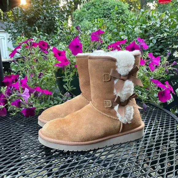 Koolaburra By Ugg Decorative Fur & Bows Sheepskin Fur Lined Slip On Suede Boots! - Picture 10 of 16